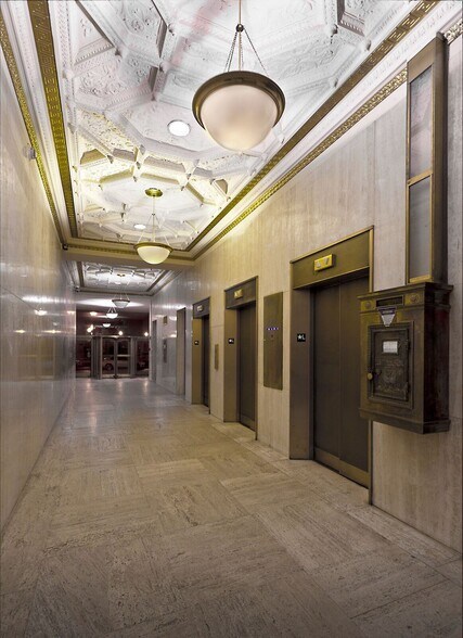 More Photos Of 300 Capitol St, Charleston Office For Lease