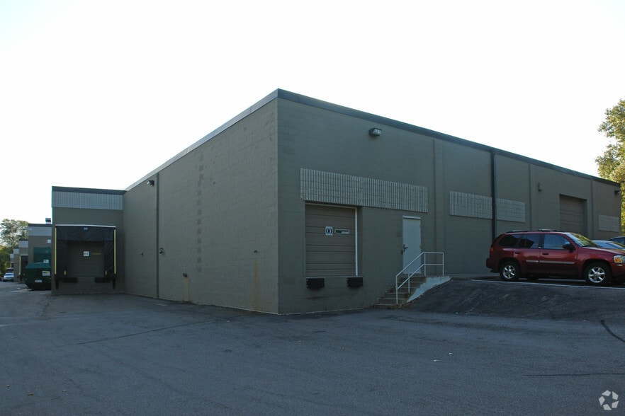 More Photos Of 15300-15324 Minnetonka Industrial Rd, Minnetonka Distribution For Lease