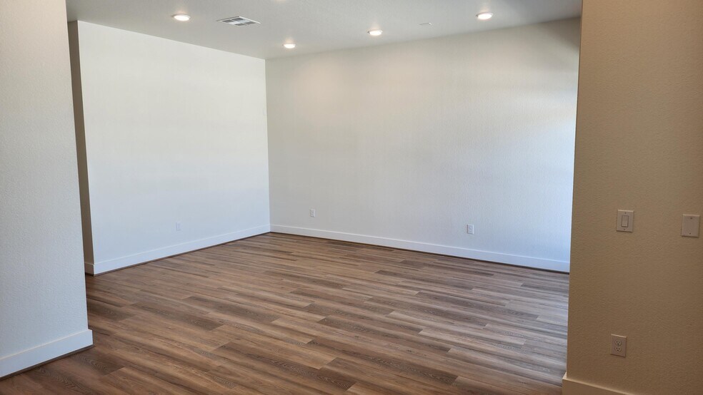 More Photos Of 16702 House Hahl Rd, Cypress Medical For Lease