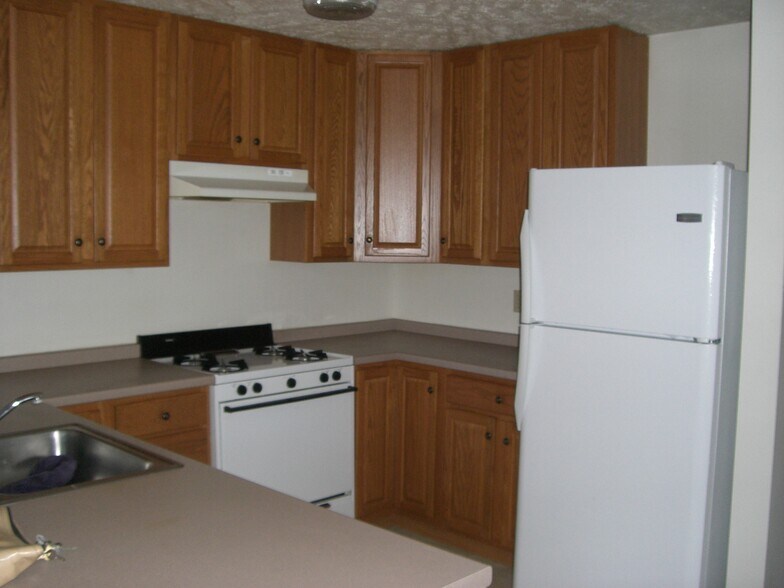 More Photos Of 25 Hastings Ave, Oakdale Apartments For Lease