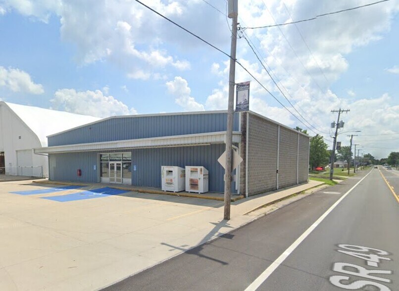 More Photos Of 418 N Michigan Ave, Edgerton Freestanding For Sale
