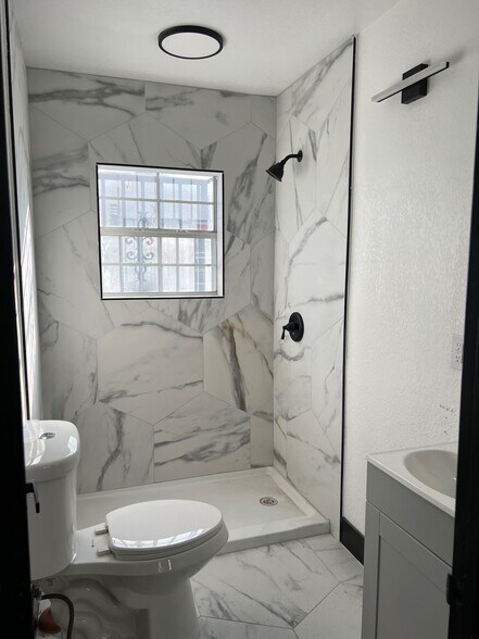 More Photos Of 530 S 7th St, Las Vegas Office Residential For Lease