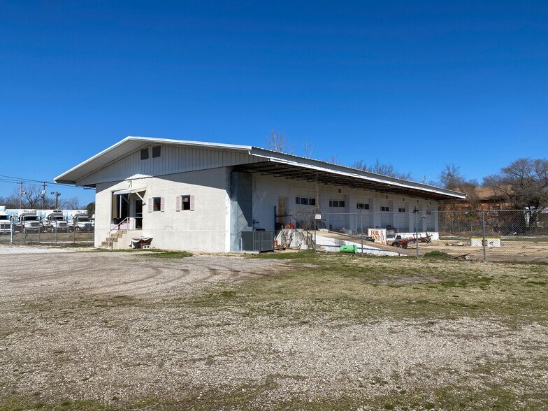 More Photos Of 209 E Wade Ave, Mountain Home Distribution For Sale