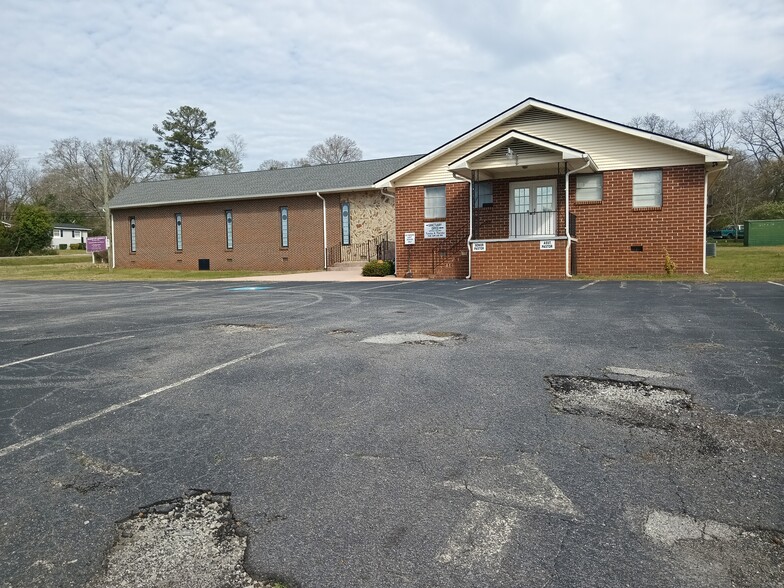 Primary Photo Of 1344 N 9th St, Griffin Religious Facility For Sale
