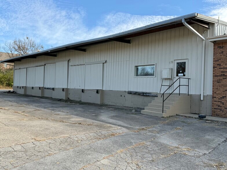 More Photos Of 237 James St, Gallatin Warehouse For Lease
