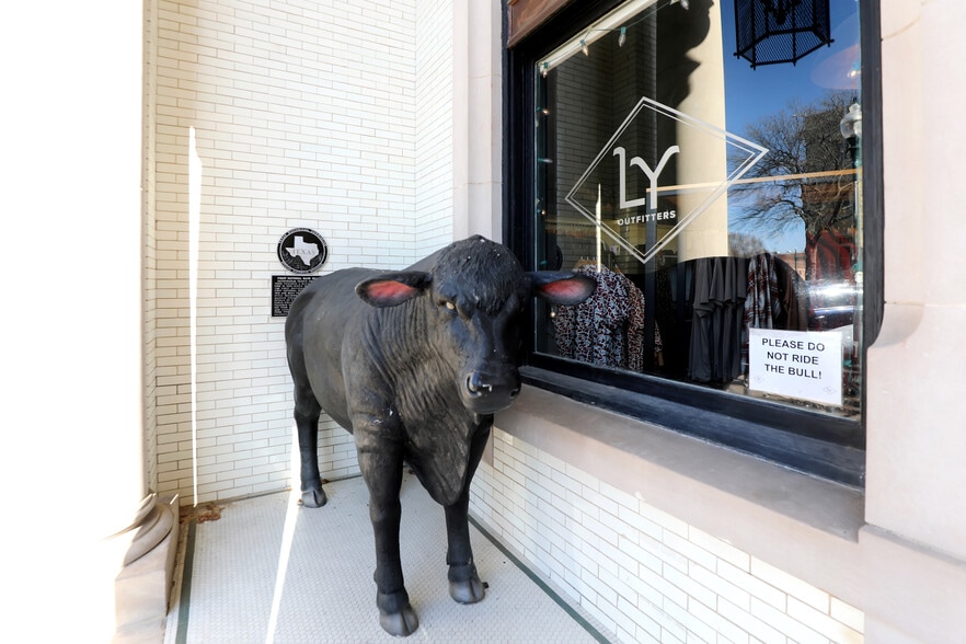 More Photos Of 110 N Tennessee St, McKinney Storefront Retail Office For Lease