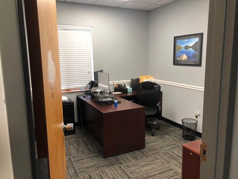 More Photos Of 6 Wesley Ct, Middletown Office For Lease