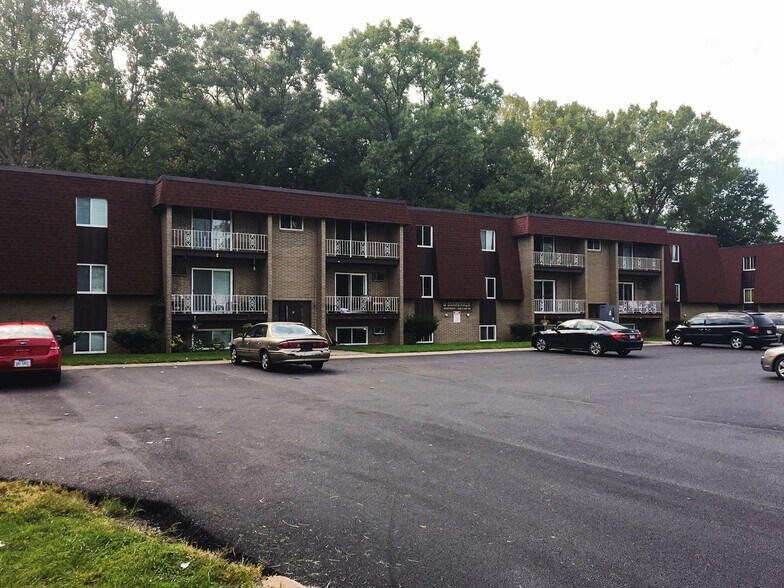 Primary Photo Of 5216 E Lake Rd, Sheffield Lake Apartments For Sale