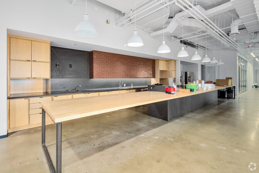 More Photos Of 2000 Duke St, Alexandria Office For Sale