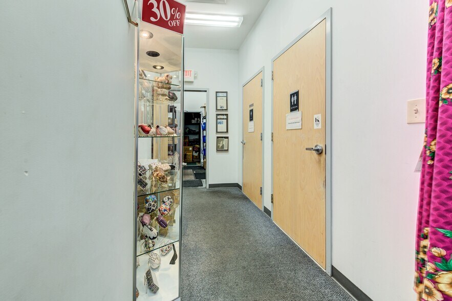 More Photos Of 9345 Olive Blvd, Saint Louis General Retail For Sale