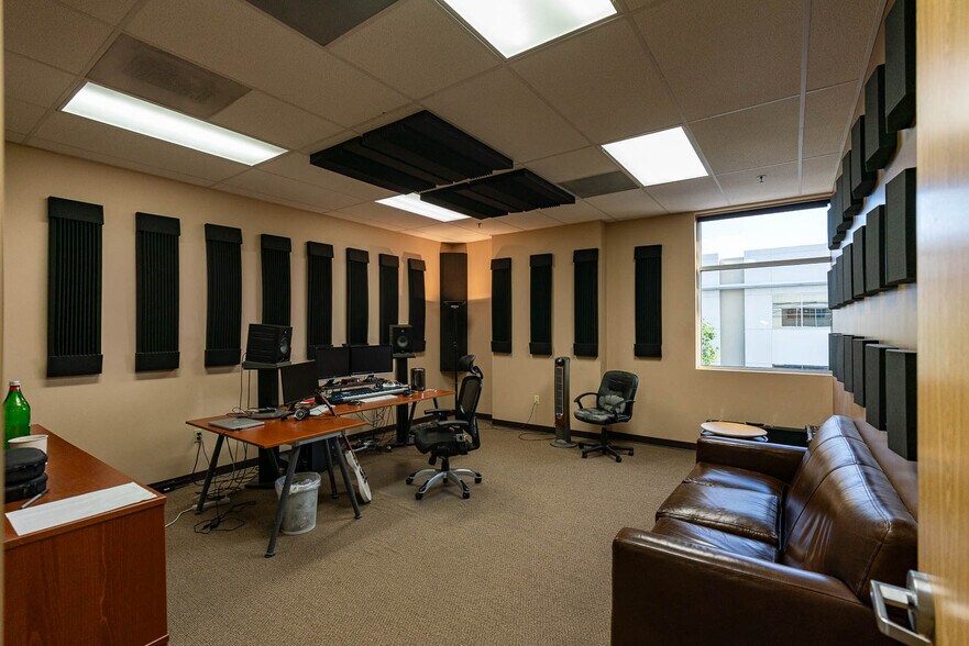 More Photos Of 29033 Avenue Sherman, Valencia Loft Creative Space For Sale