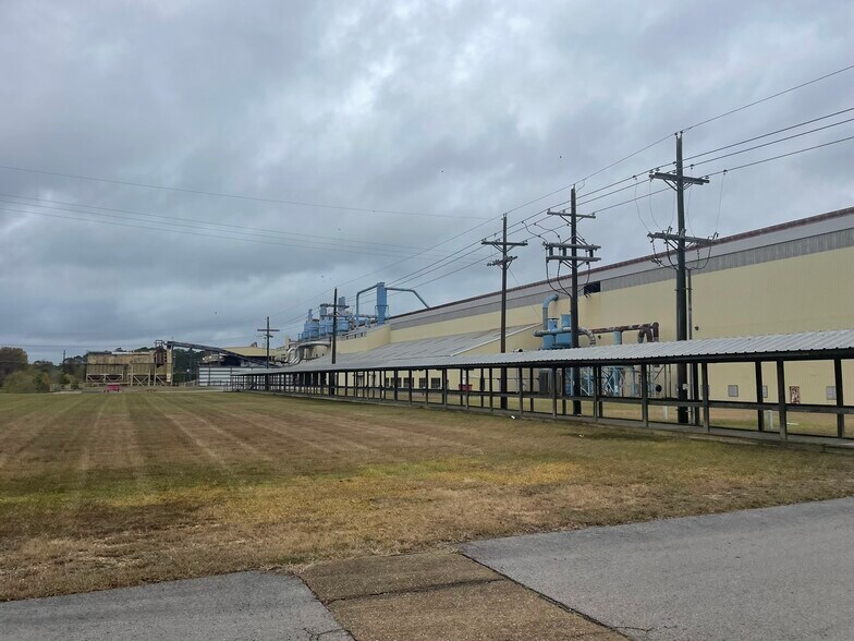 More Photos Of 735 FM 92 S, Silsbee Warehouse For Lease