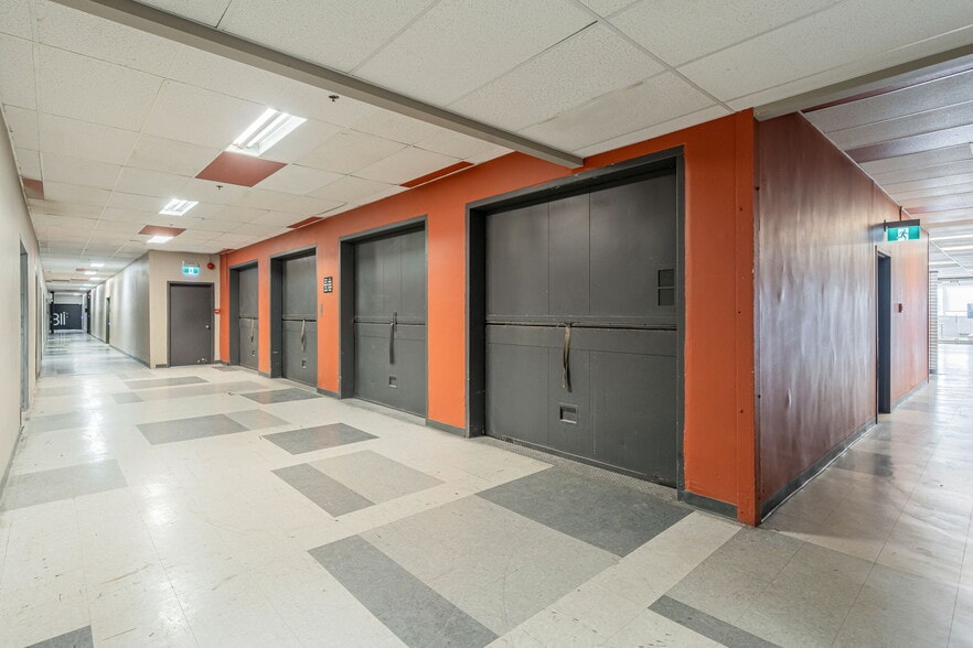 More Photos Of 5455 De Gaspé Av, Montréal Loft Creative Space For Lease