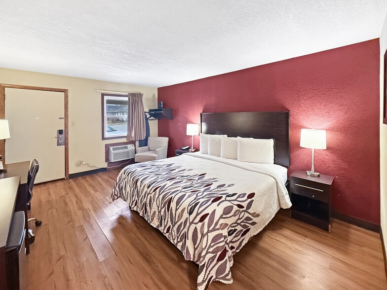 More Photos Of 5020 NE 14th St, Des Moines Hotel For Sale