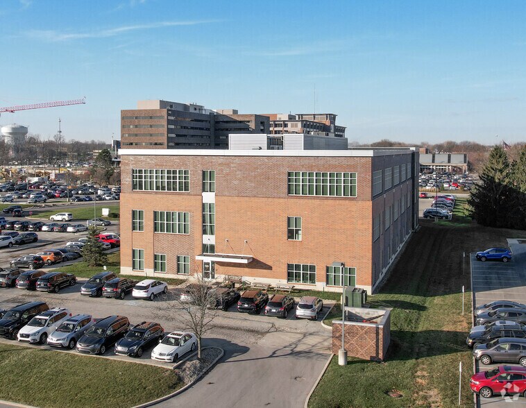 More Photos Of 8433 Harcourt Rd, Indianapolis Medical For Lease