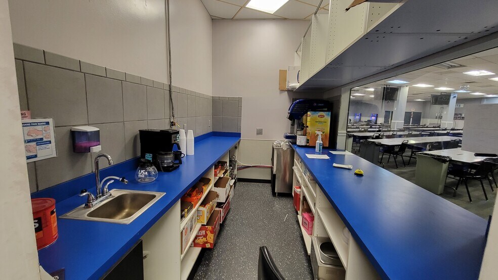 More Photos Of 27531 Grand River St, Livonia General Retail For Sale