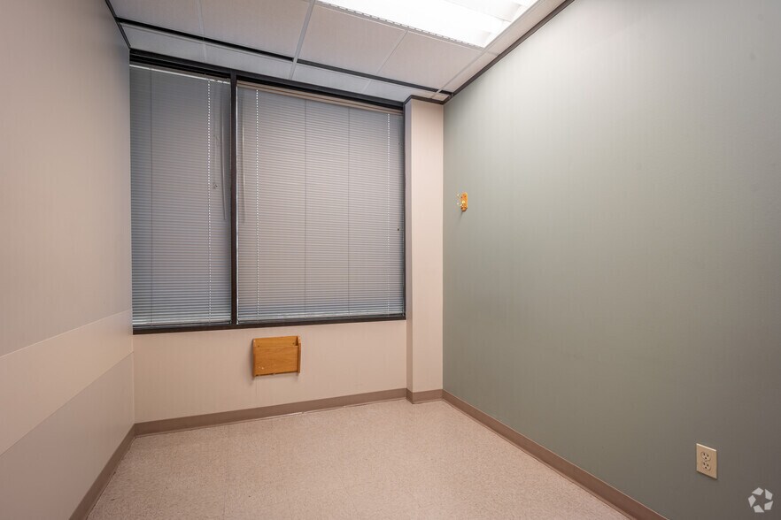 More Photos Of 17270 Red Oak Dr, Houston Medical For Sale