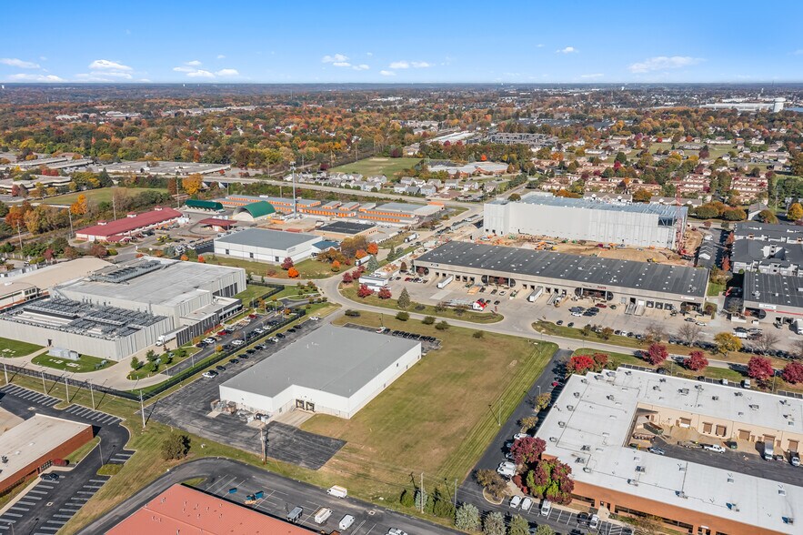 More Photos Of 655 Dearborn Park Ln, Worthington Warehouse For Lease