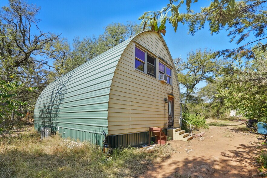 More Photos Of 201 Deer Springs Loop, Burnet Flex For Sale