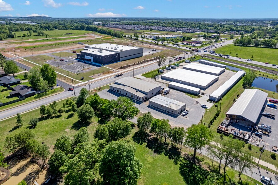 More Photos Of 4104 S Honeysuckle Ln, Rogers Warehouse For Lease