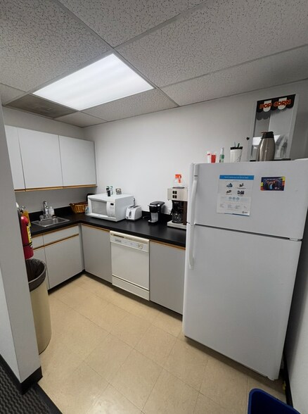 More Photos Of 6900 E 47th Avenue Dr, Denver Flex For Lease
