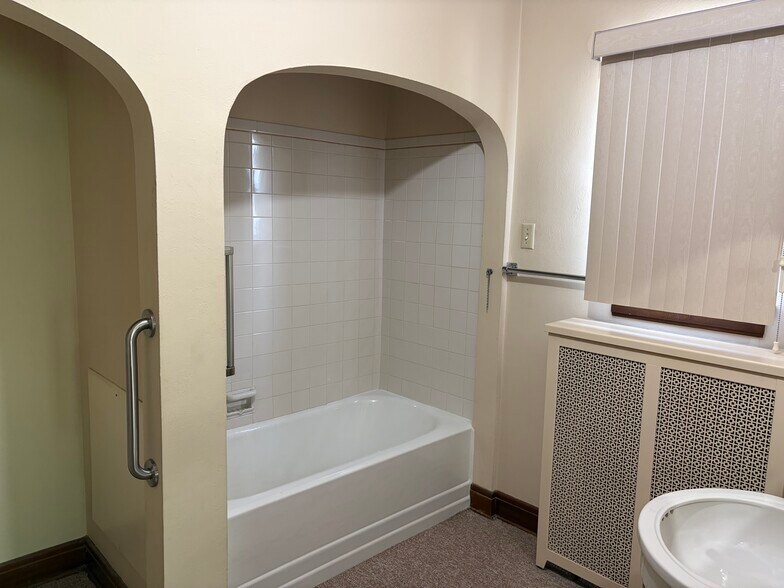 More Photos Of 1031 Columbus Ave, Sandusky Flex For Sale