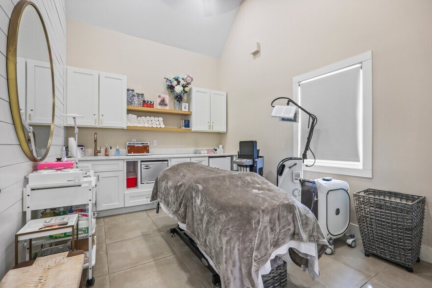 More Photos Of 535 Sycamore Ave, Shrewsbury Medical For Sale