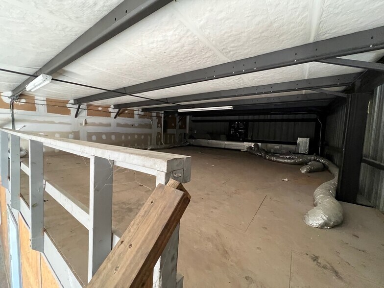 More Photos Of 2907 Brooks St, Lakeland Industrial For Lease