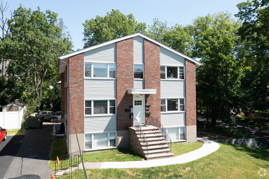 More Photos Of 275 Grand, Leonia Apartments For Sale