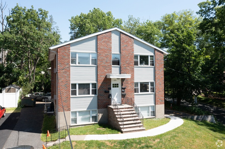 More Photos Of 275 Grand, Leonia Apartments For Sale