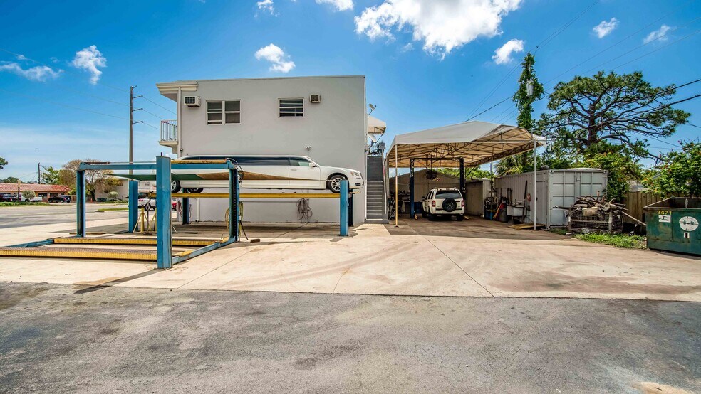 More Photos Of 250 NE 44th St, Oakland Park Auto Repair For Sale