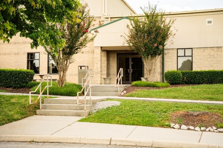 More Photos Of 3429 Regal Dr, Alcoa Office For Sale