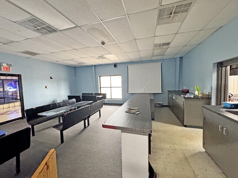 More Photos Of 8719 Hanover Industrial Dr, Columbia Industrial For Sale