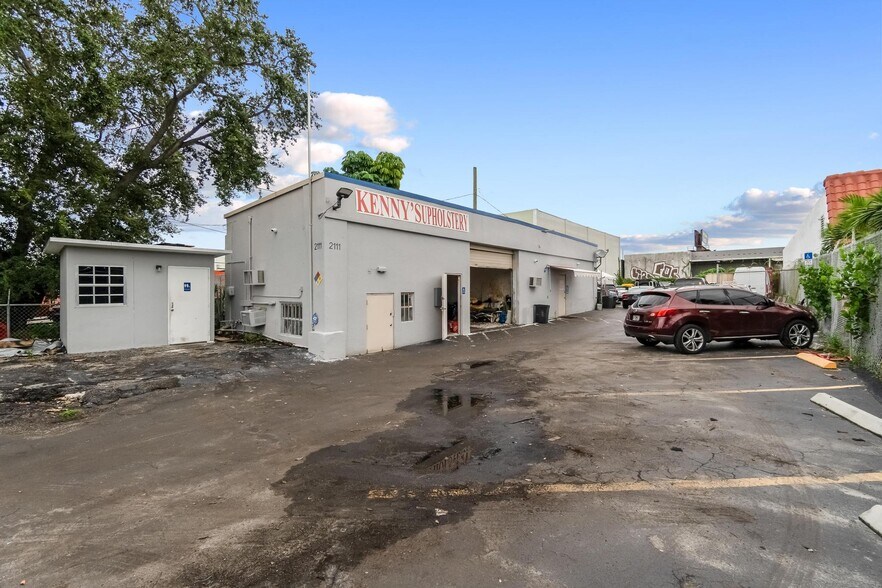 Primary Photo Of 2111 SW 31st Ave, Hallandale Beach Warehouse For Sale