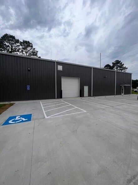 More Photos Of 1723 Grove Point, Savannah Light Distribution For Lease