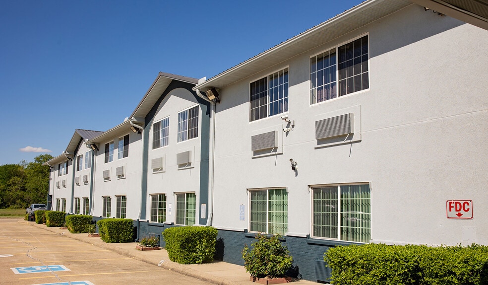 More Photos Of 937 Enterprise Ln, Mount Carmel Hotel For Sale