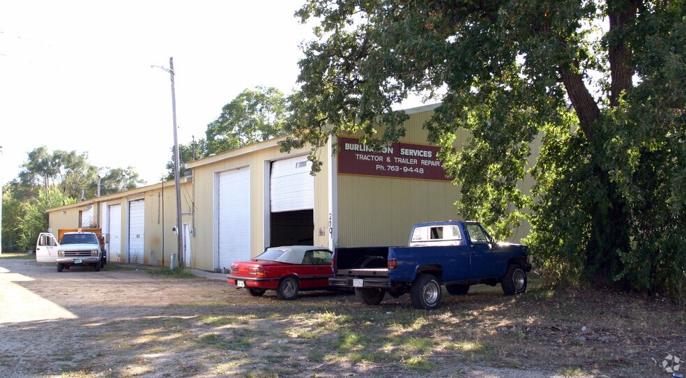 More Photos Of 211 Front St, Burlington Manufacturing For Lease