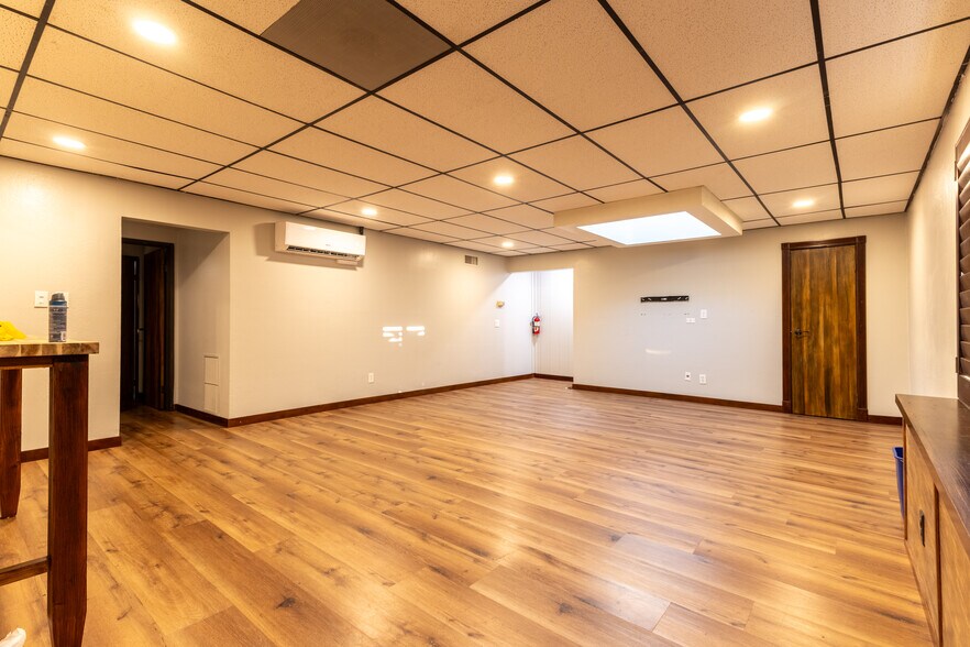 More Photos Of 3520 Cadillac Ave, Costa Mesa Distribution For Lease