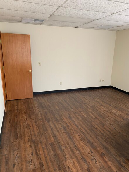 More Photos Of 55 S Progress Ave, Harrisburg Office For Sale