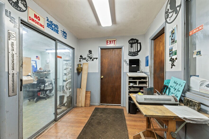 More Photos Of 906 Burnet Ave, Syracuse Warehouse For Sale