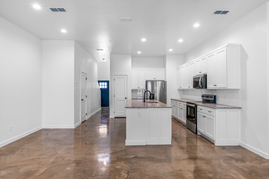 More Photos Of 1540 W Long St, Stephenville Apartments For Sale