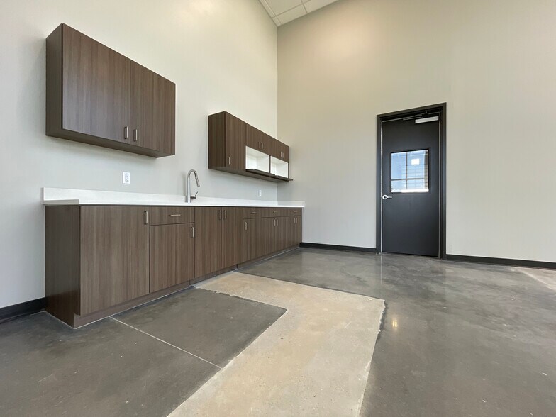 More Photos Of 16351 Lee, Fort Myers Unknown For Lease