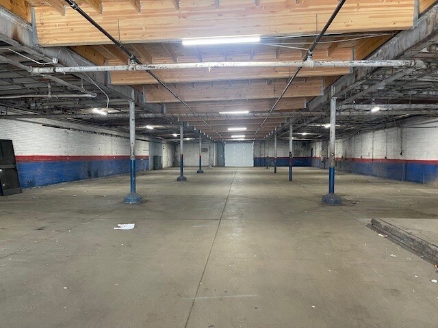 More Photos Of 2510 Florence St, Dallas Light Distribution For Lease