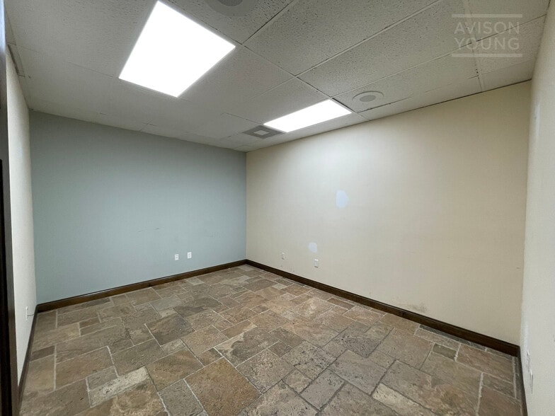 More Photos Of 3712-3728 Vineland Rd, Orlando Warehouse For Lease