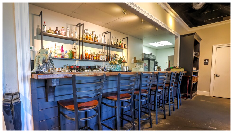 More Photos Of 3206 E De Soto St, Pensacola Restaurant For Sale