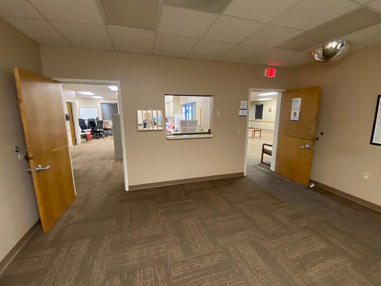 More Photos Of 2212 W Kearney St, Springfield Office For Sale