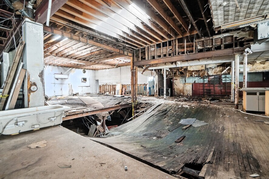 More Photos Of 6105-6117 Vine St, Cincinnati Storefront Retail Residential For Sale