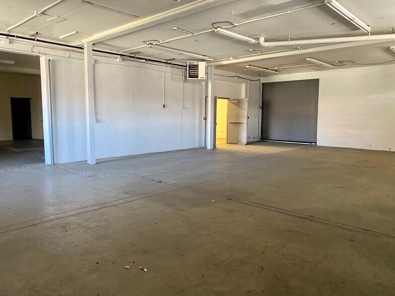 More Photos Of 31 DiCarolis Ct, Hackensack Warehouse For Lease