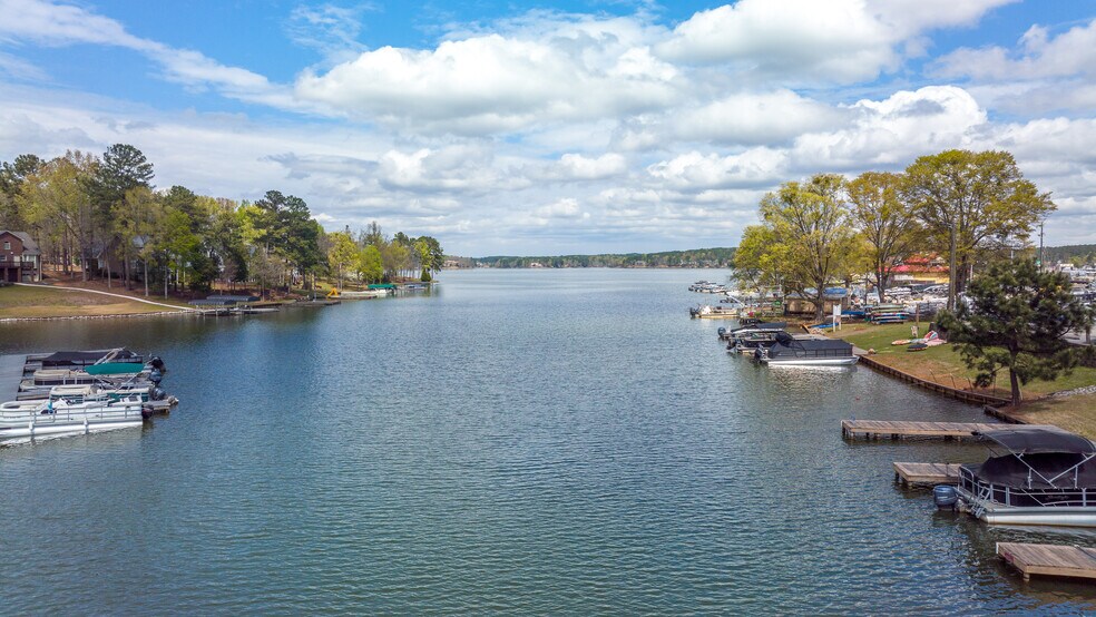 More Photos Of 1129 Lake Oconee Pky, Eatonton Office For Lease
