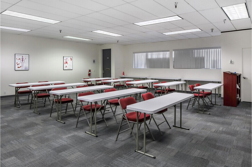 More Photos Of 44100 Monterey Ave, Palm Desert Office For Sale